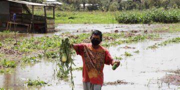 Las Lomas contends with frequent floods