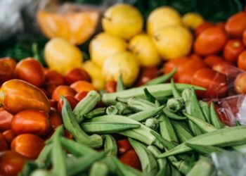 Farmers make efforts to adapt to changing seasons