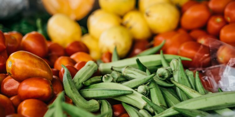 Farmers make efforts to adapt to changing seasons