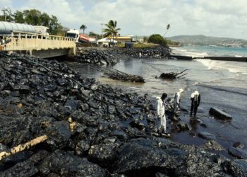 Are there any agreements to protect Trinidad & Tobago from oil spills in Venezuela and Guyana?
